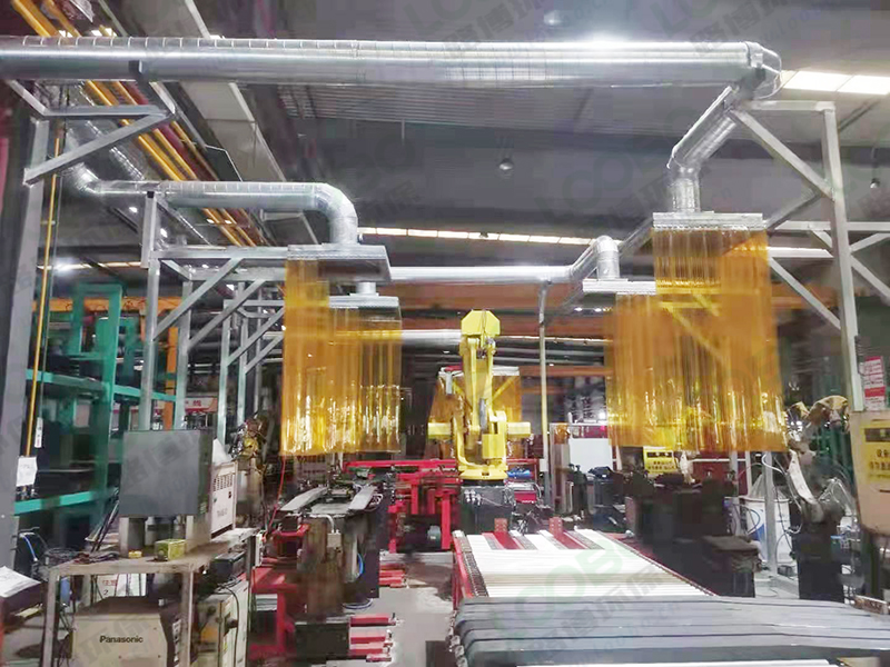 提升機(jī)器人焊接生產(chǎn)安全性和效率的解決方案：移動(dòng)頂吸罩，助力焊接機(jī)器人除塵