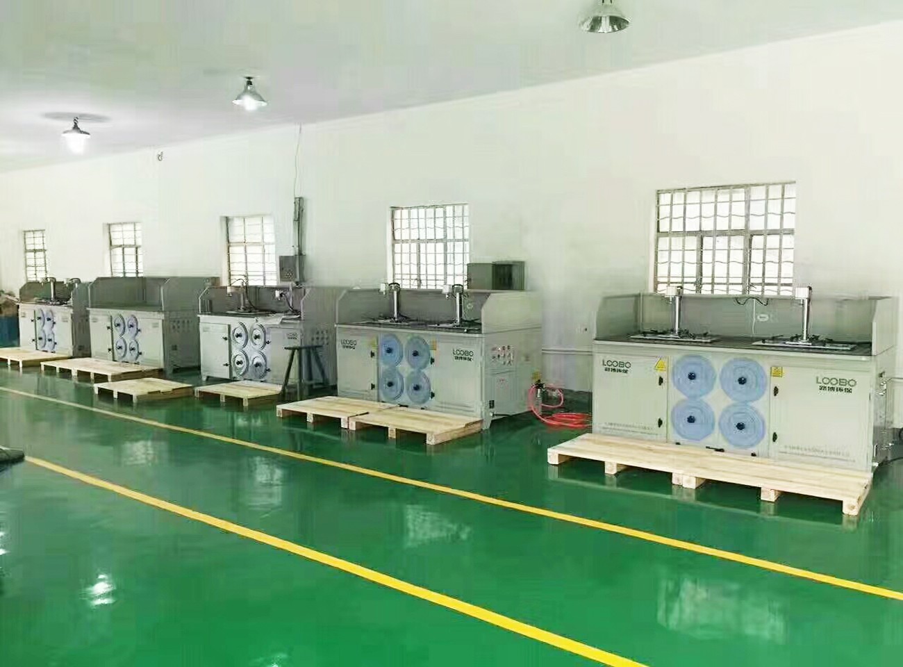 打磨除塵工作臺:提升生產效率與工人健康的雙重保障 (2).jpg 打磨除塵工作臺:提升生產效率與工人健康的雙重保障 (2).jpg